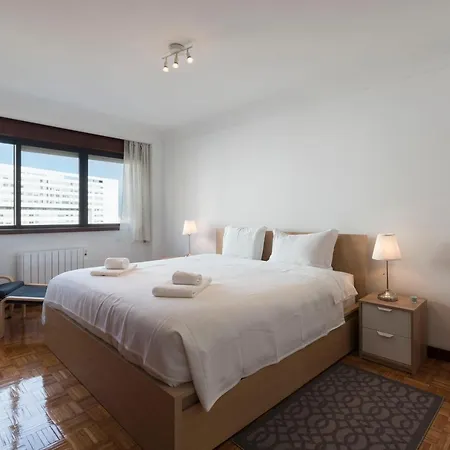 Lovelystay - Charming 3br Flat W/ Free Parking In Devesas Apartment *