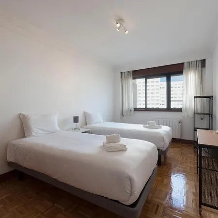 Lovelystay - Charming 3br Flat W/ Free Parking In Devesas Vila Nova de Gaia