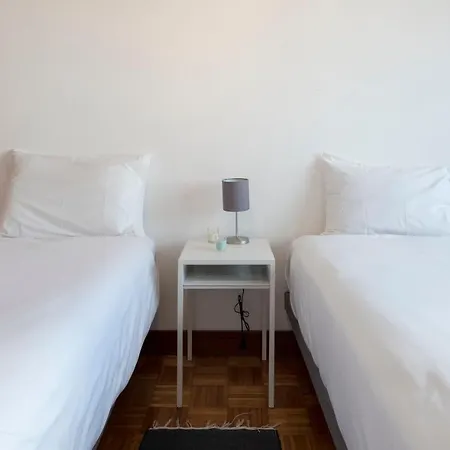 Apartment Lovelystay - Charming 3br Flat W/ Free Parking In Devesas *