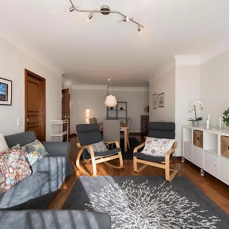 Apartment Lovelystay - Charming 3br Flat W/ Free Parking In Devesas *