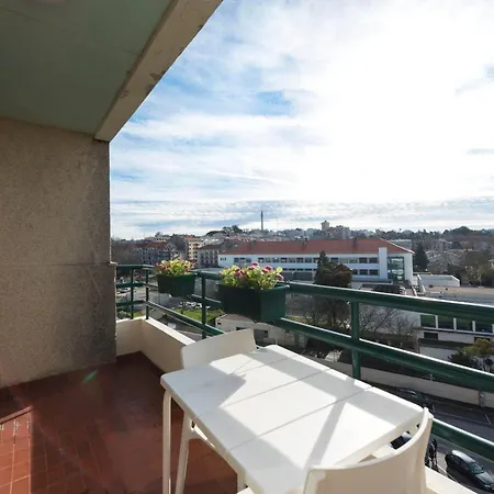 Apartment Lovelystay - Charming 3br Flat W/ Free Parking In Devesas *