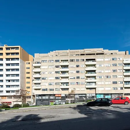아파트 Lovelystay - Charming 3br Flat W/ Free Parking In Devesas