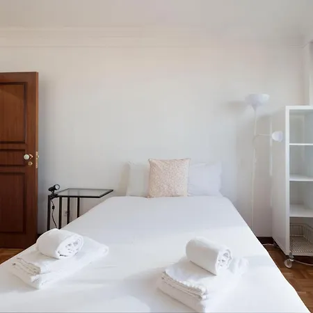 Lovelystay - Charming 3br Flat W/ Free Parking In Devesas * Vila Nova de Gaia