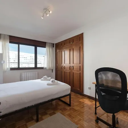 Lovelystay - Charming 3br Flat W/ Free Parking In Devesas Apartment Vila Nova de Gaia