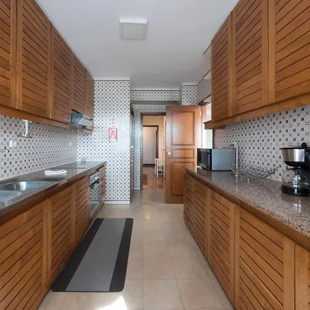 Lovelystay - Charming 3br Flat W/ Free Parking In Devesas *