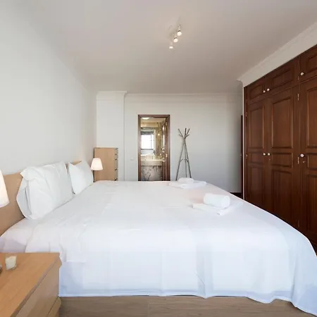 Lovelystay - Charming 3br Flat W/ Free Parking In Devesas Apartment *