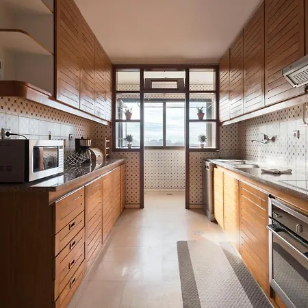 Lovelystay - Charming 3br Flat W/ Free Parking In Devesas Apartment *