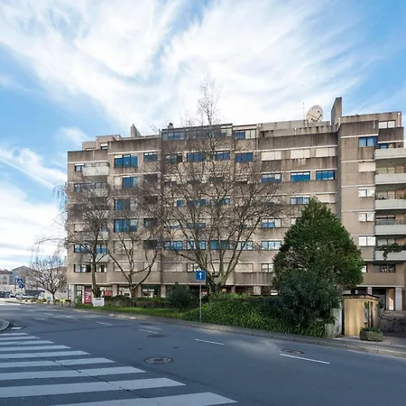 Lovelystay - Charming 3br Flat W/ Free Parking In Devesas Apartment *